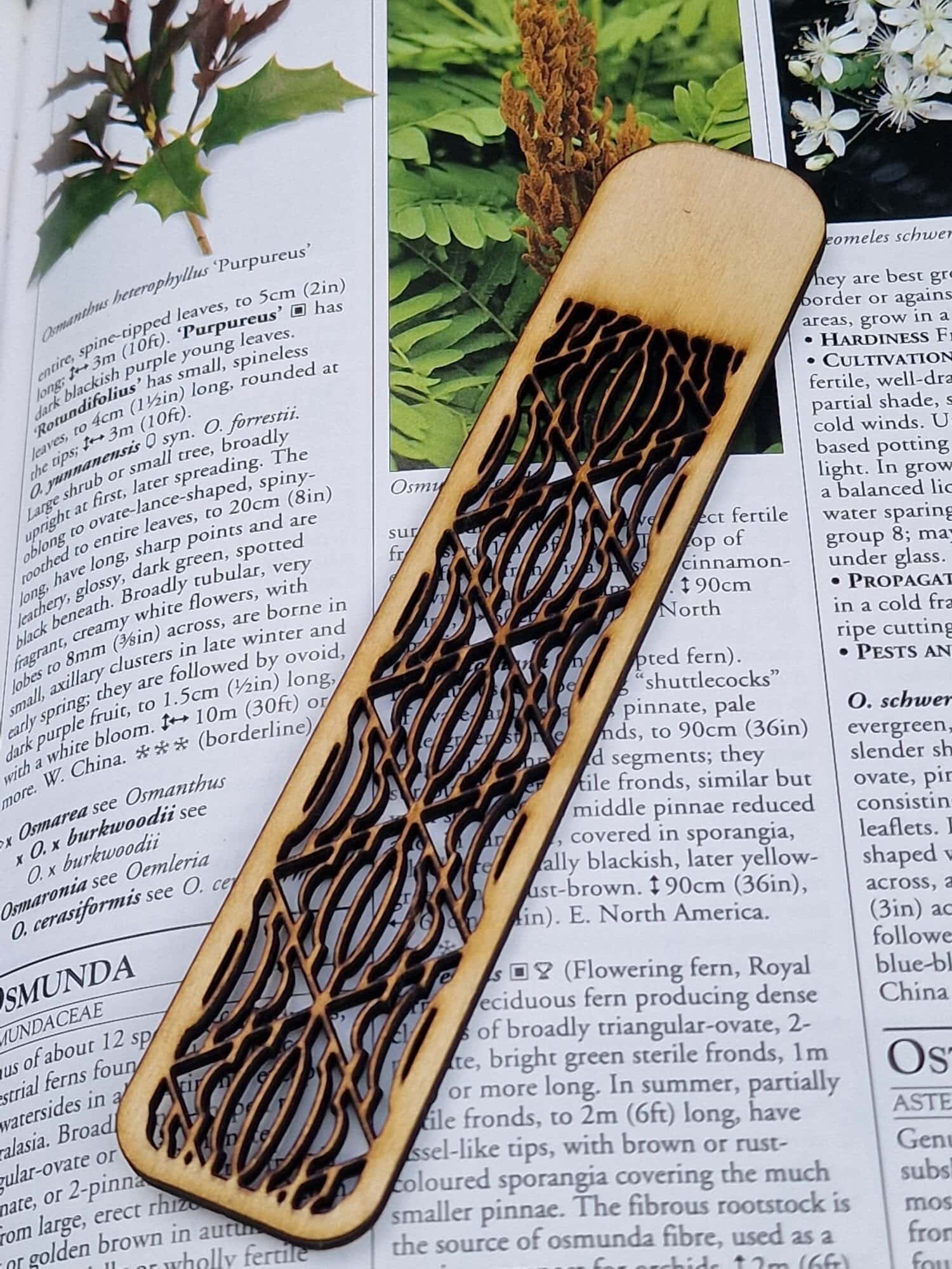 Geometric Wooden Bookmark – Design 8