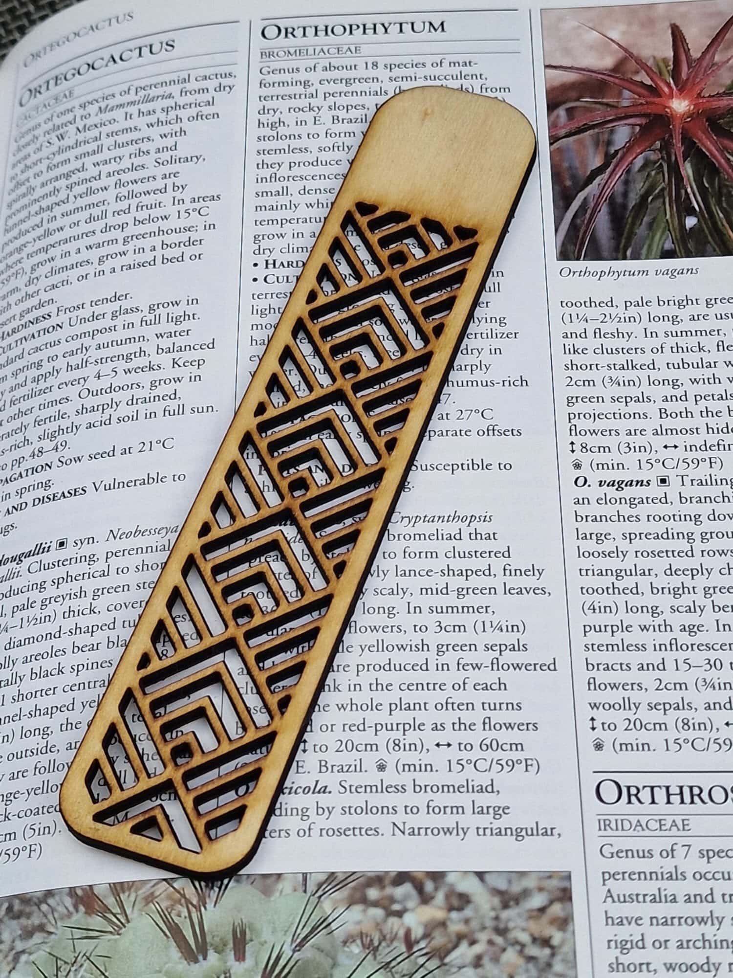 Geometric Wooden Bookmark – Design 9