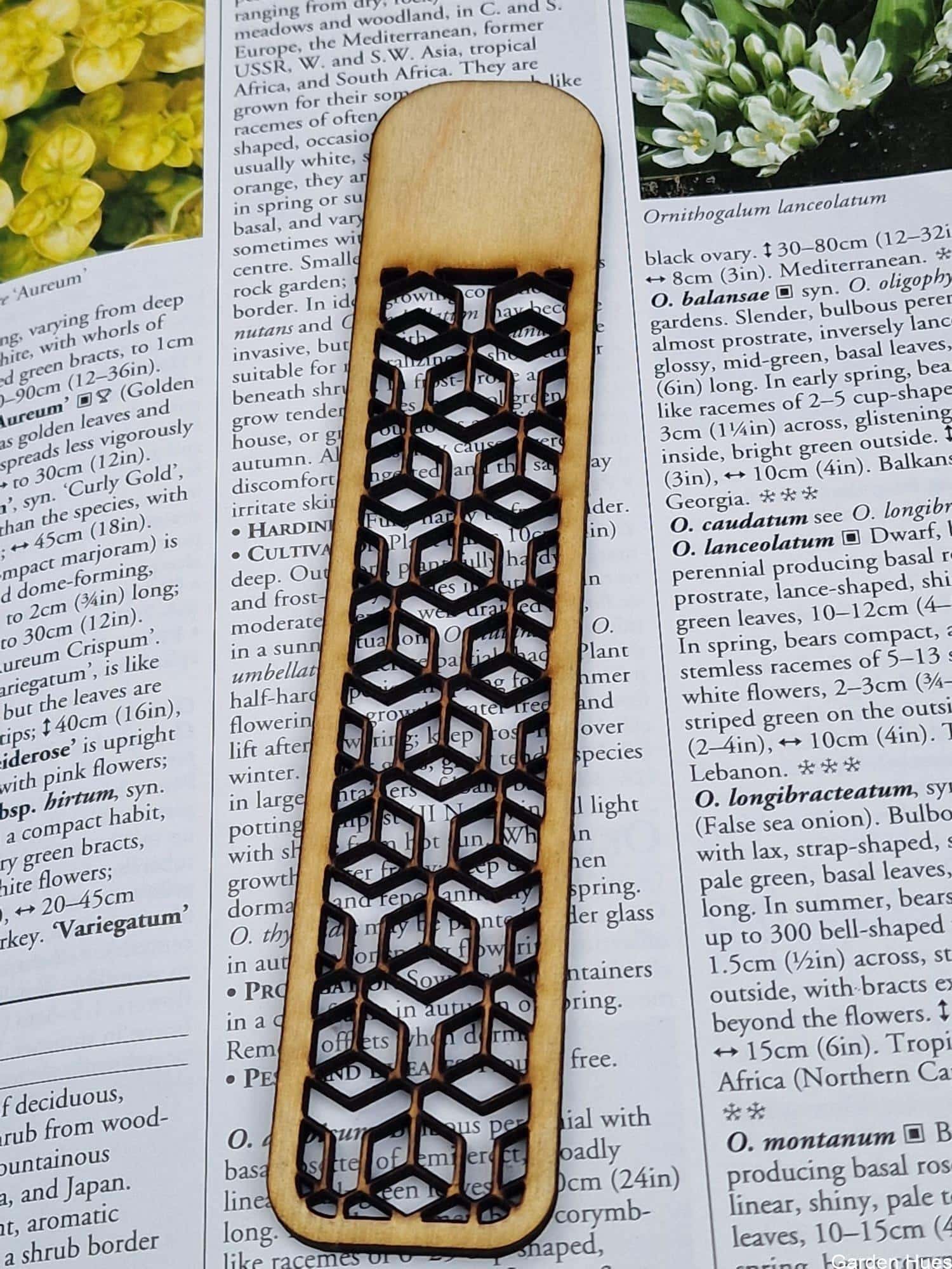 Geometric Wooden Bookmark – Design 2