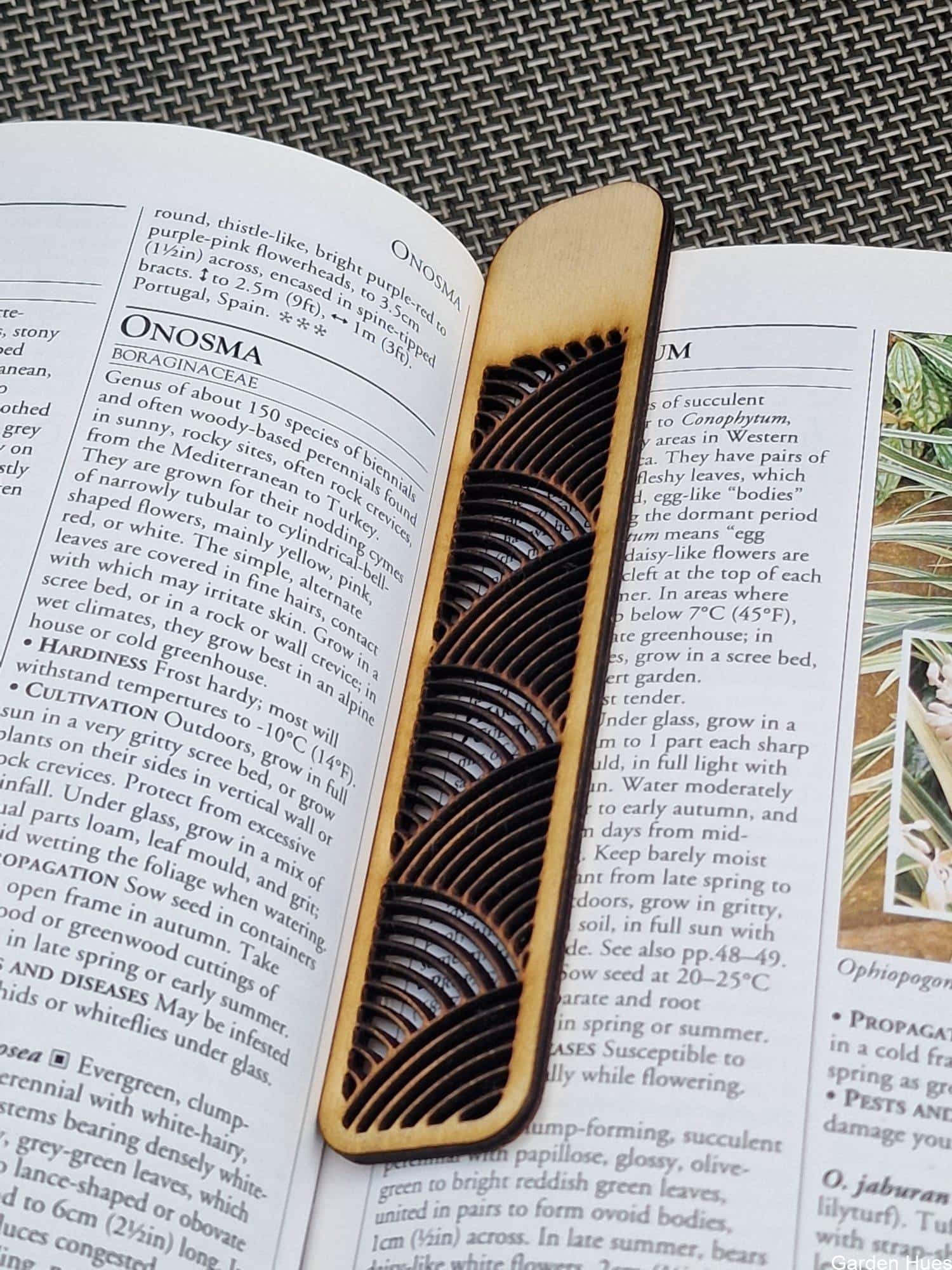 Geometric Wooden Bookmark – Design 1