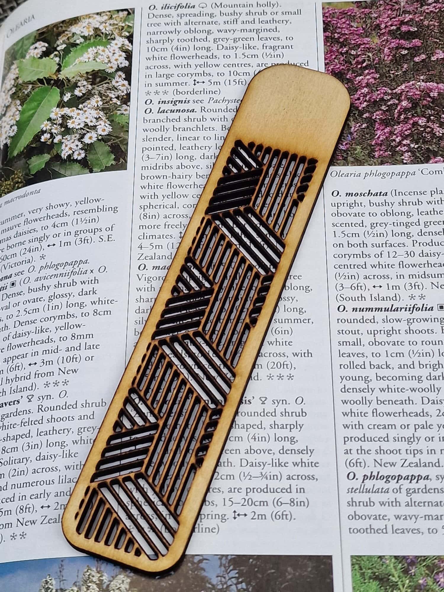 Geometric Wooden Bookmark – Design 4