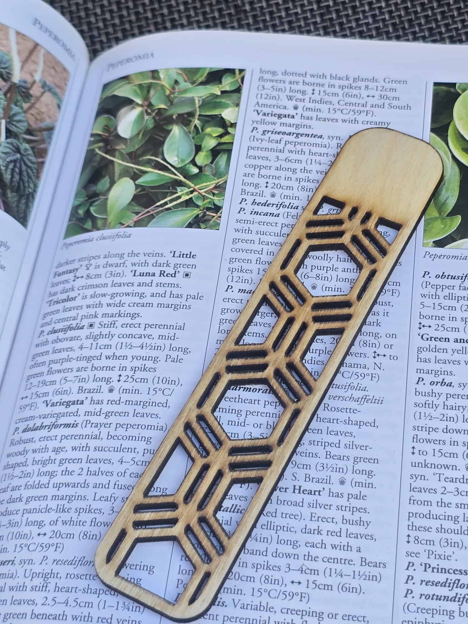 Geometric Wooden Bookmark – Design 23