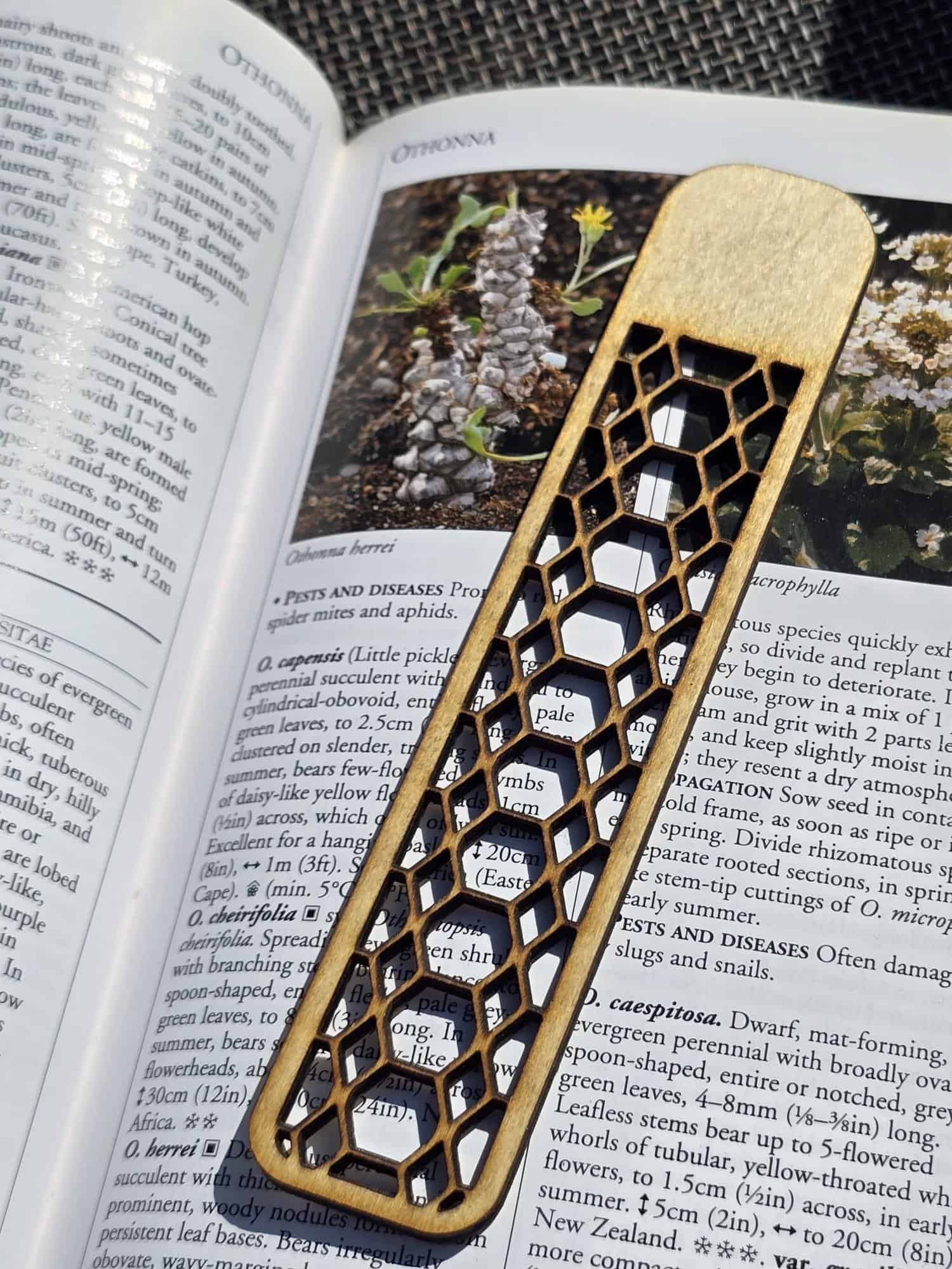 Geometric Wooden Bookmark – Design 12