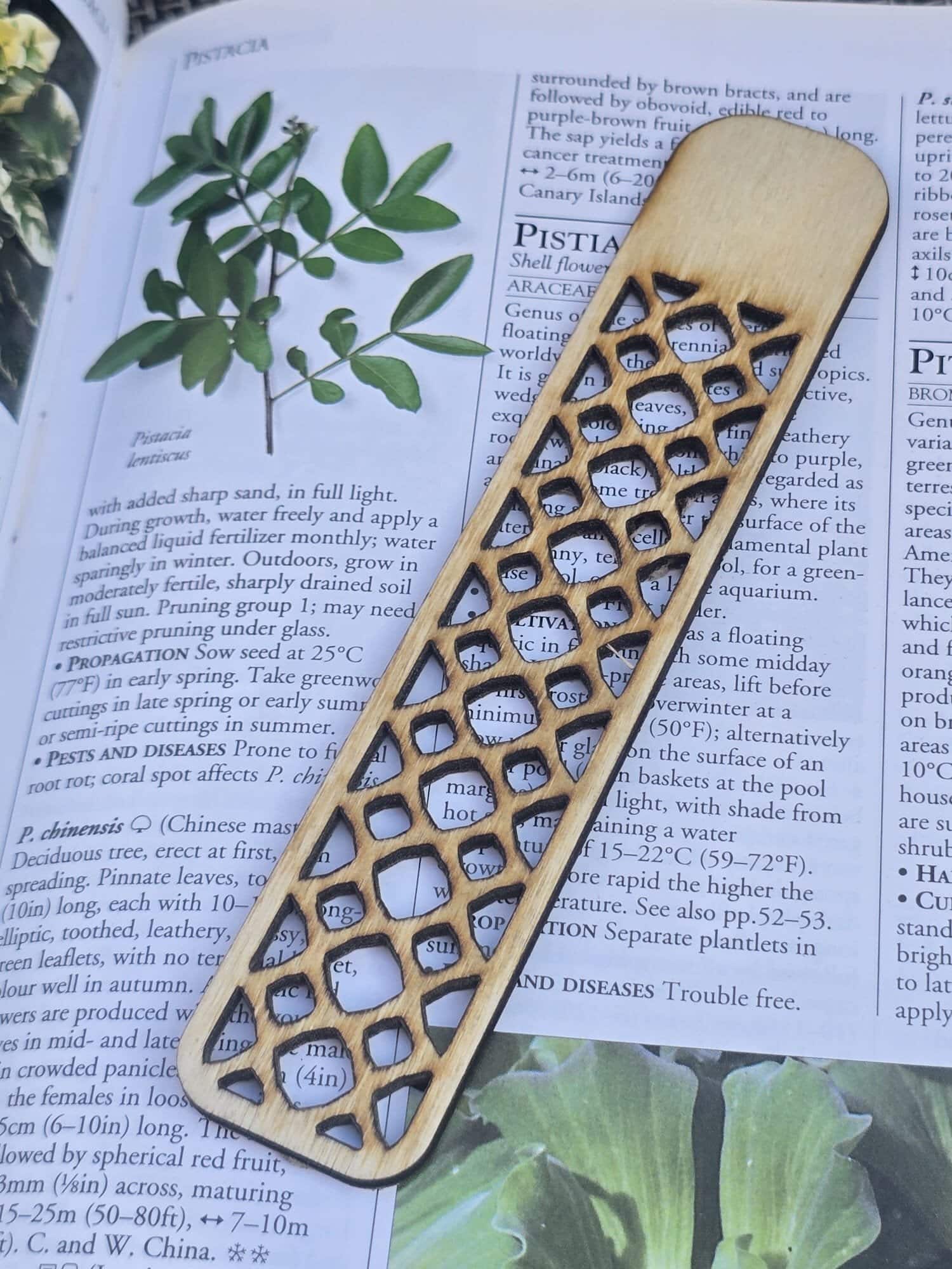 Geometric Wooden Bookmark – Design 24