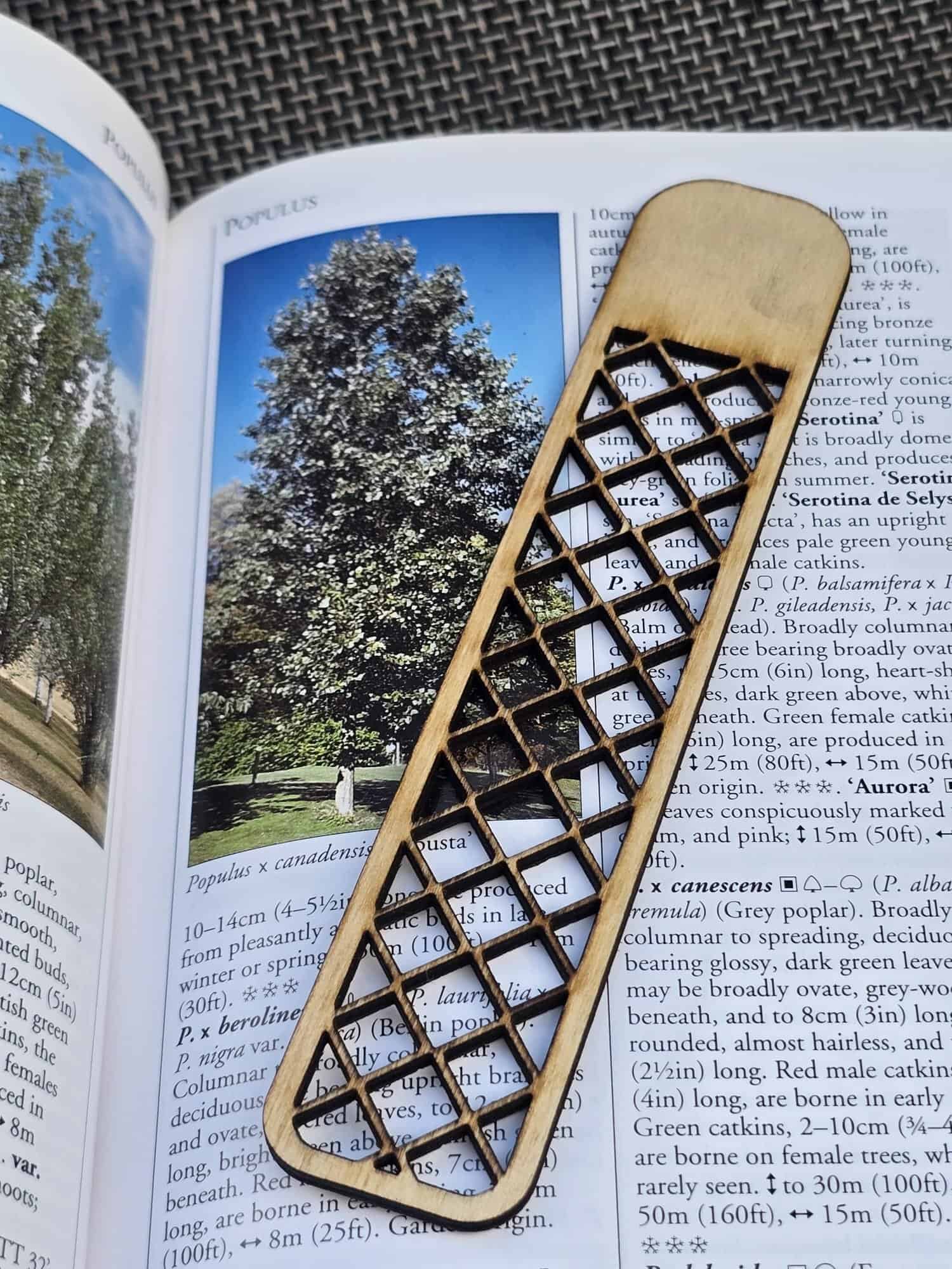Geometric Wooden Bookmark – Design 20